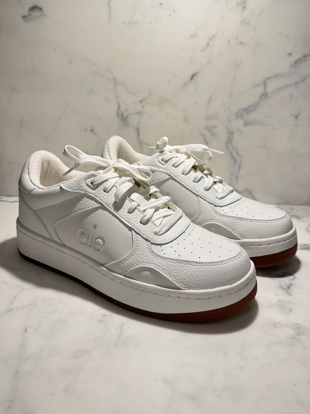 ALO Recovery Mode Sneakers White Gum Size 9 Women’s / 7.5 Men’s